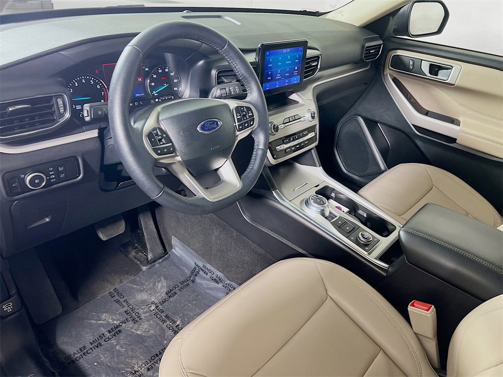 Used 2024 Ford Explorer XLT w/ Equipment Group 202A image 10