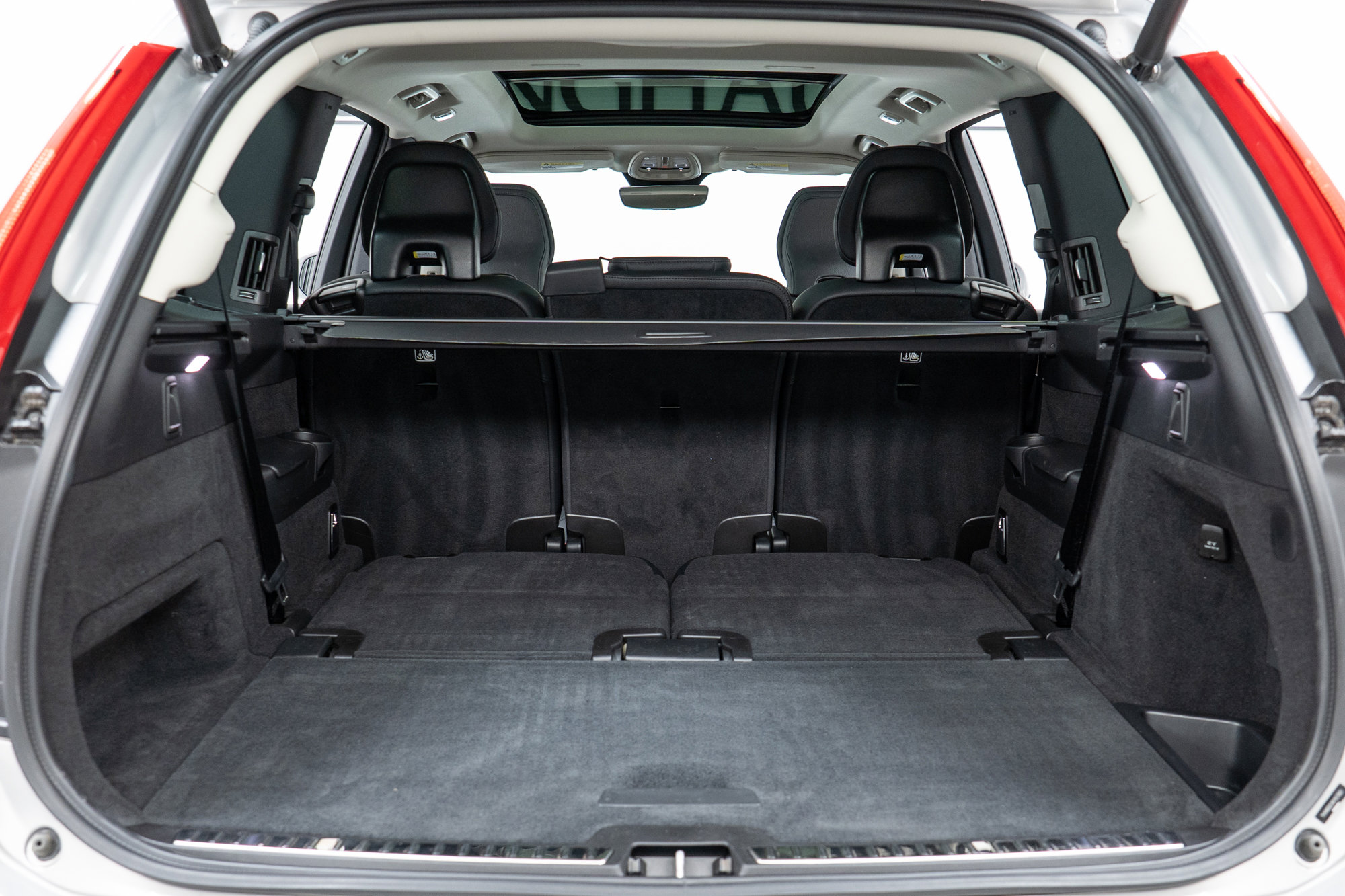 Used 2024 Volvo XC90 T8 Plus w/ Protection Package Premier image 10