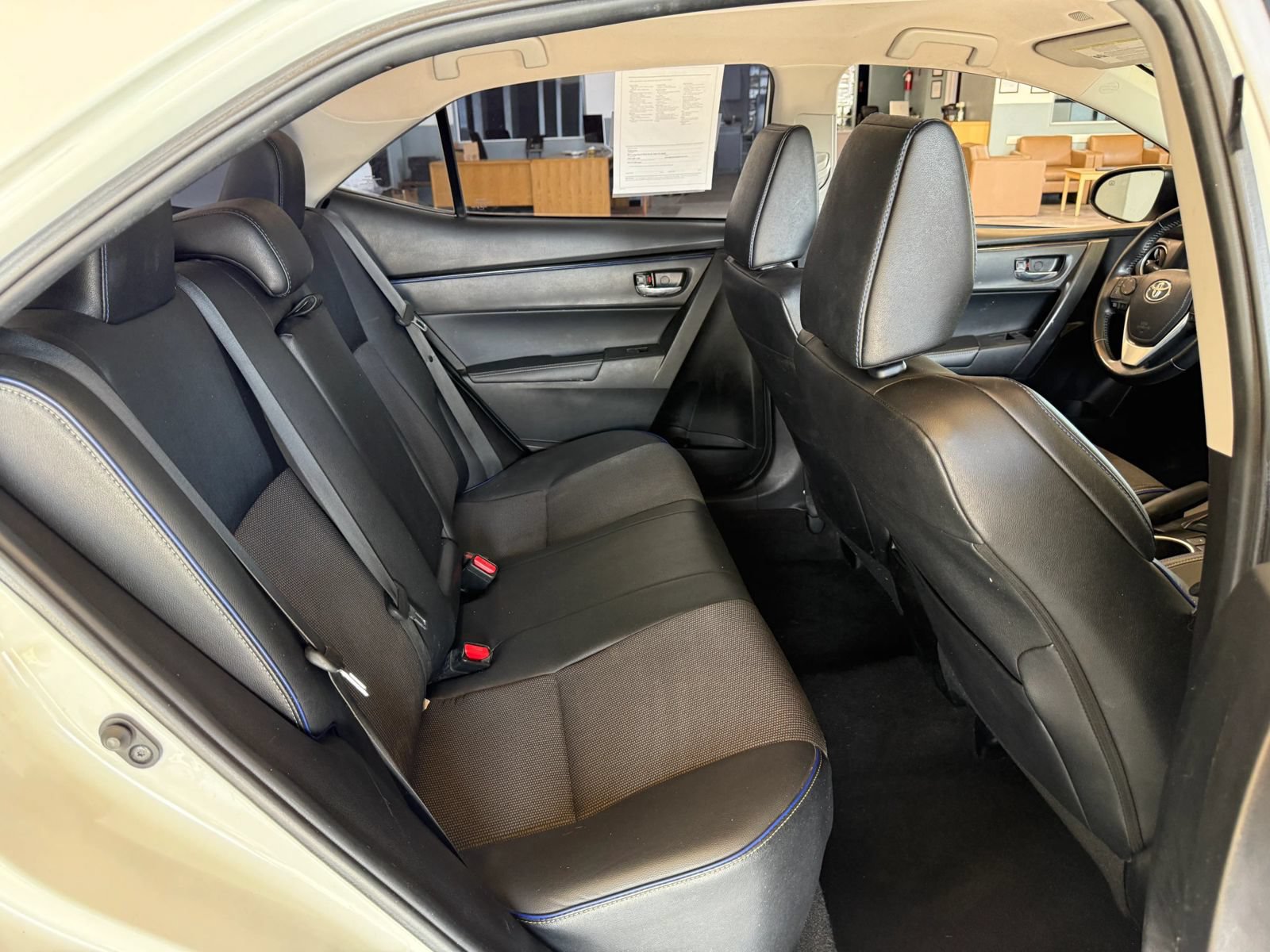 Used 2019 Toyota Corolla SE w/ Carpet Mat Package (TMS) FWD image 12
