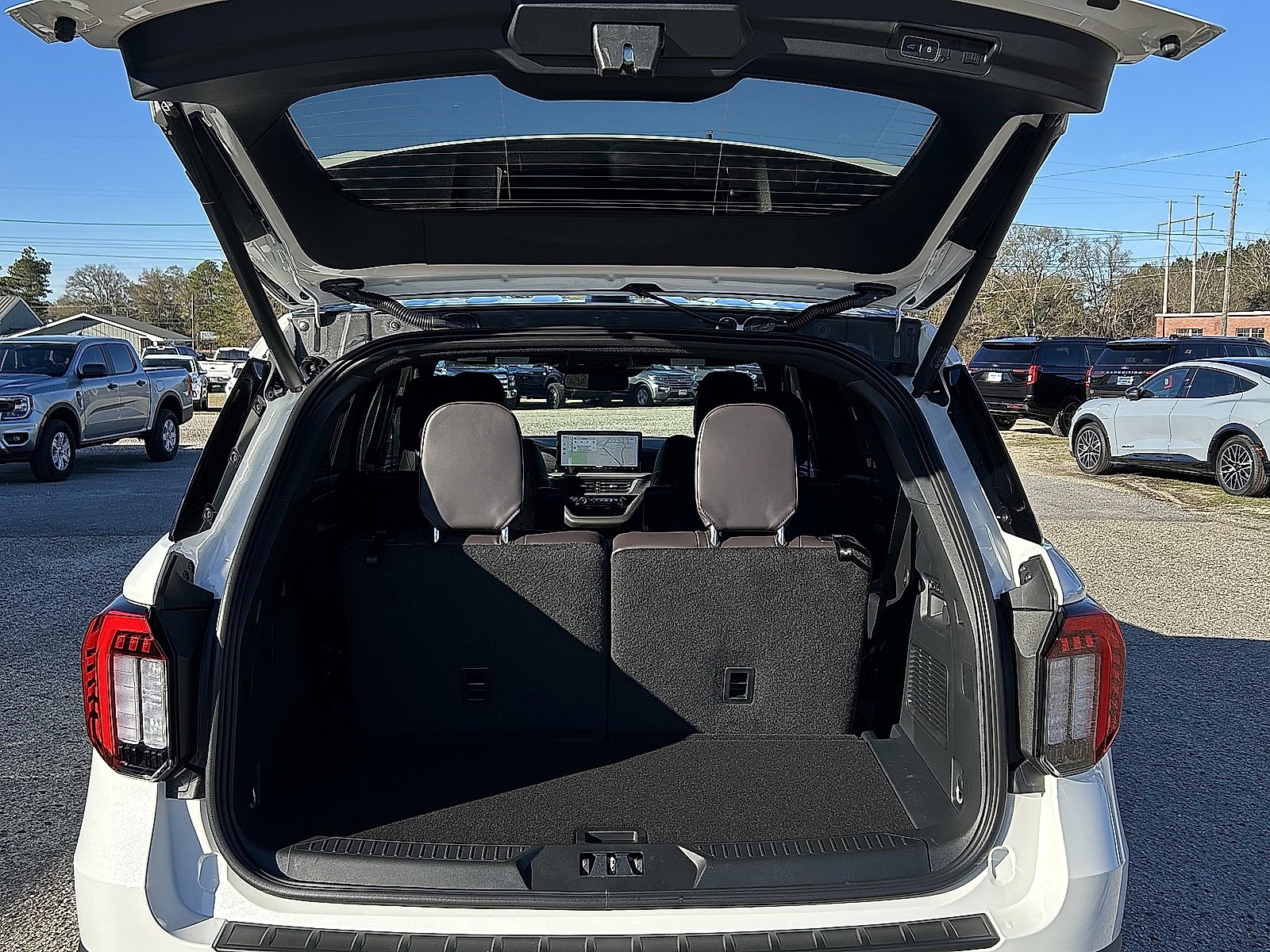 New 2026 Ford Explorer Platinum RWD image 5