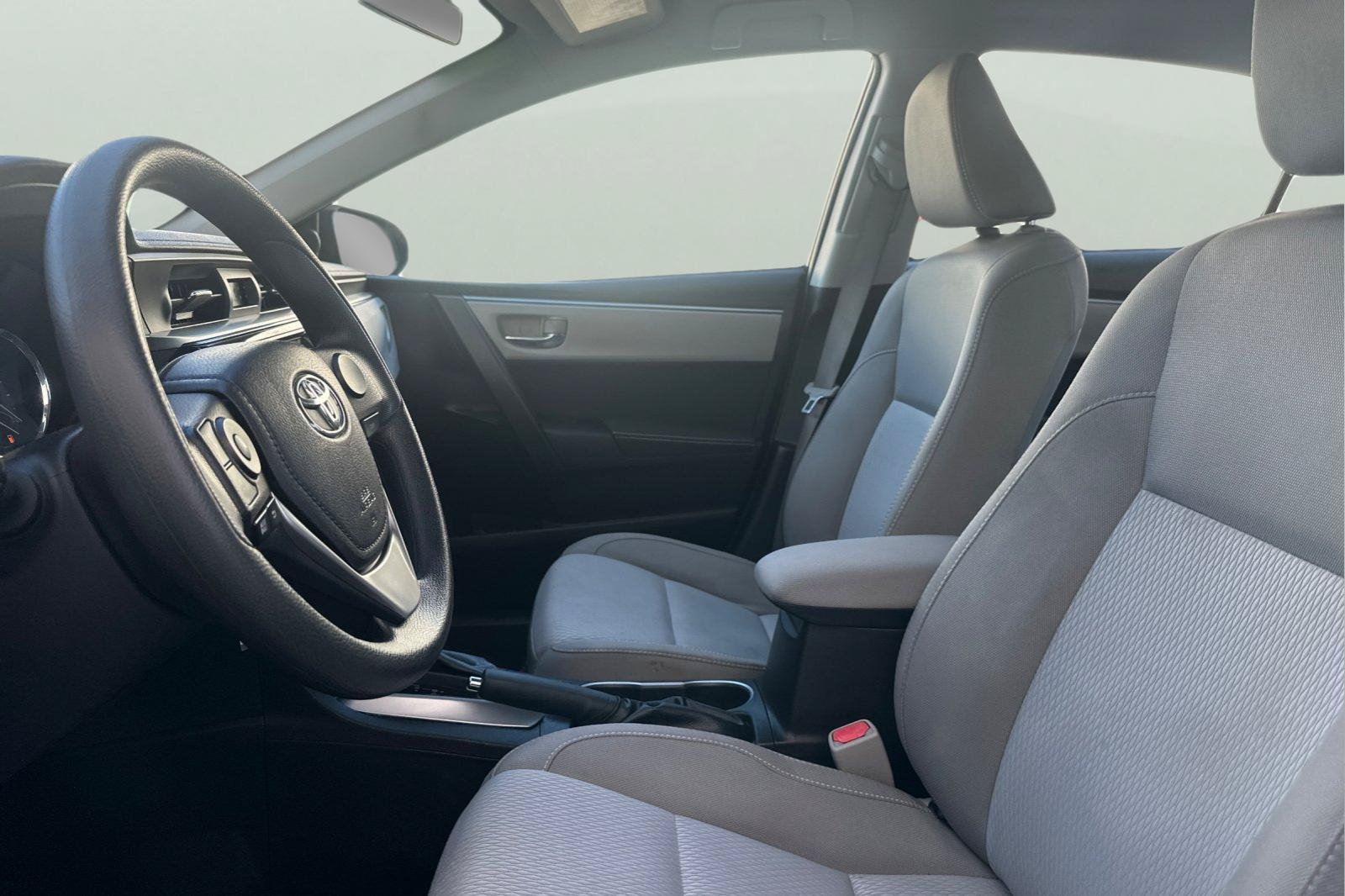 Used 2016 Toyota Corolla LE FWD image 15