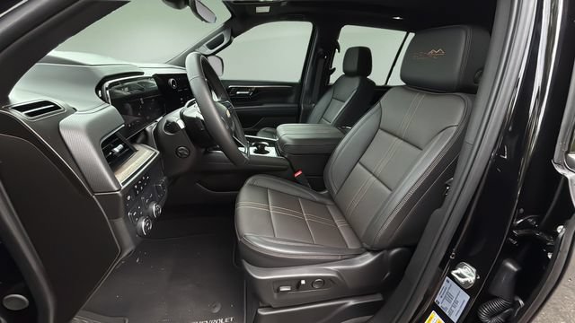 Used 2025 Chevrolet Tahoe High Country AWD/4WD image 18