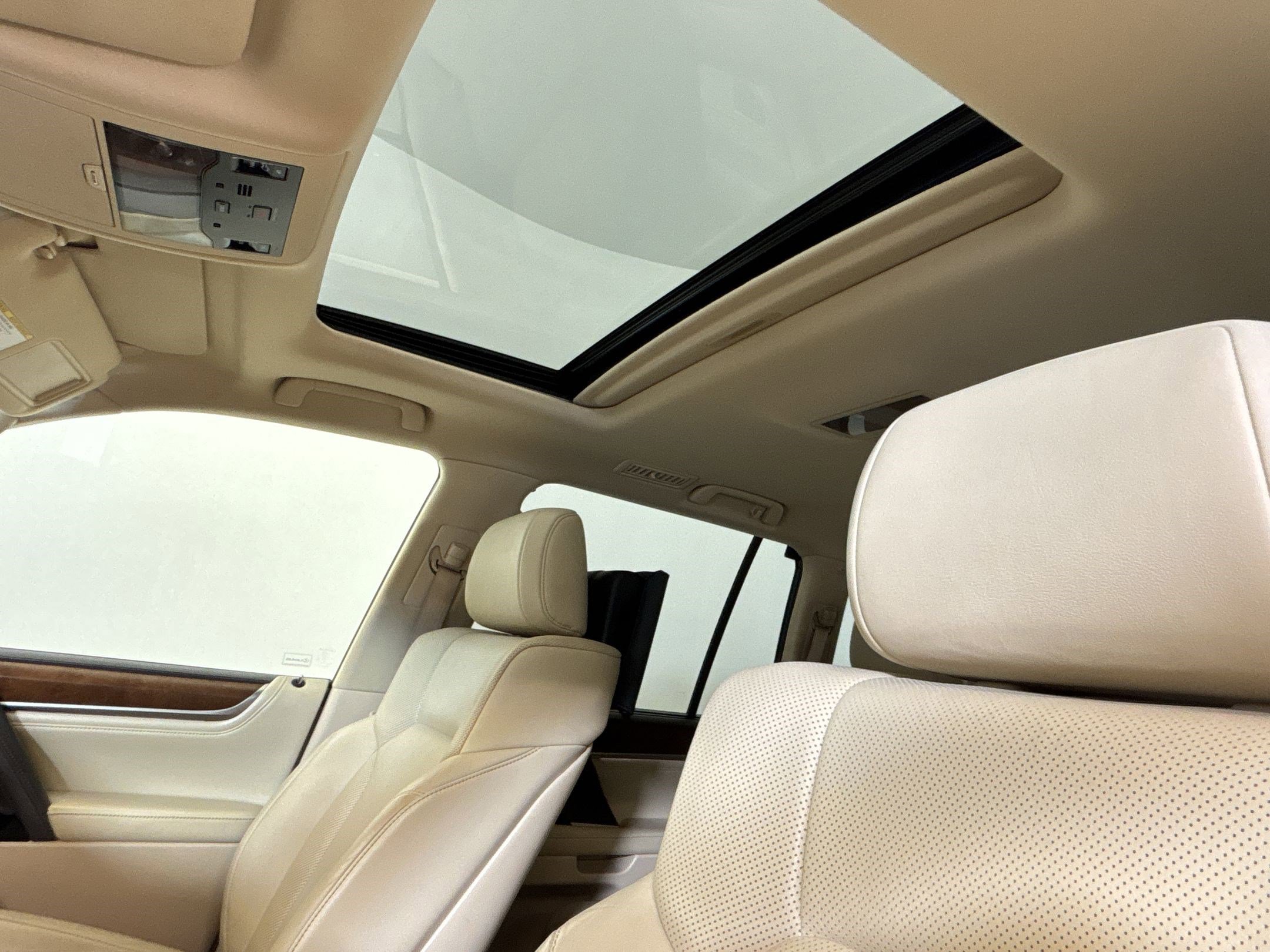 Used 2020 Lexus LX 570 4WD w/ Luxury Package image 14