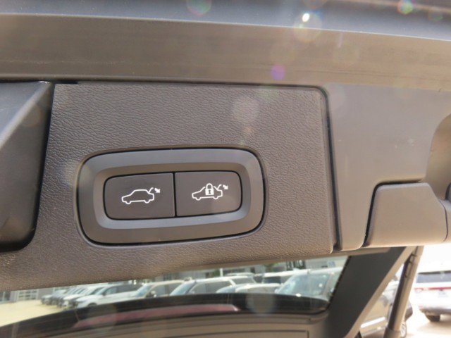 Used 2021 Volvo XC60 T5 Momentum w/ Advanced Package FWD image 13