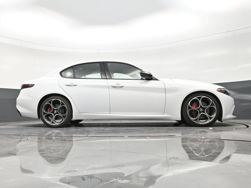 Used 2024 Alfa Romeo Giulia Veloce RWD image 25