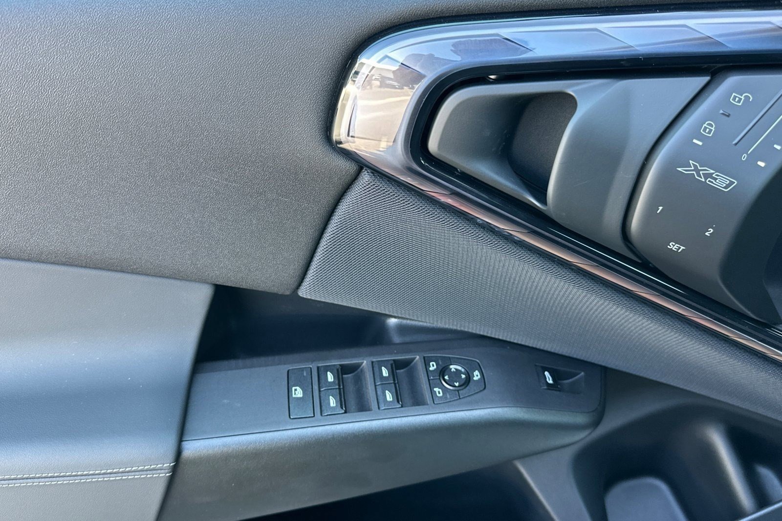 Used 2025 BMW X3 xDrive30i w/ Convenience Package image 13