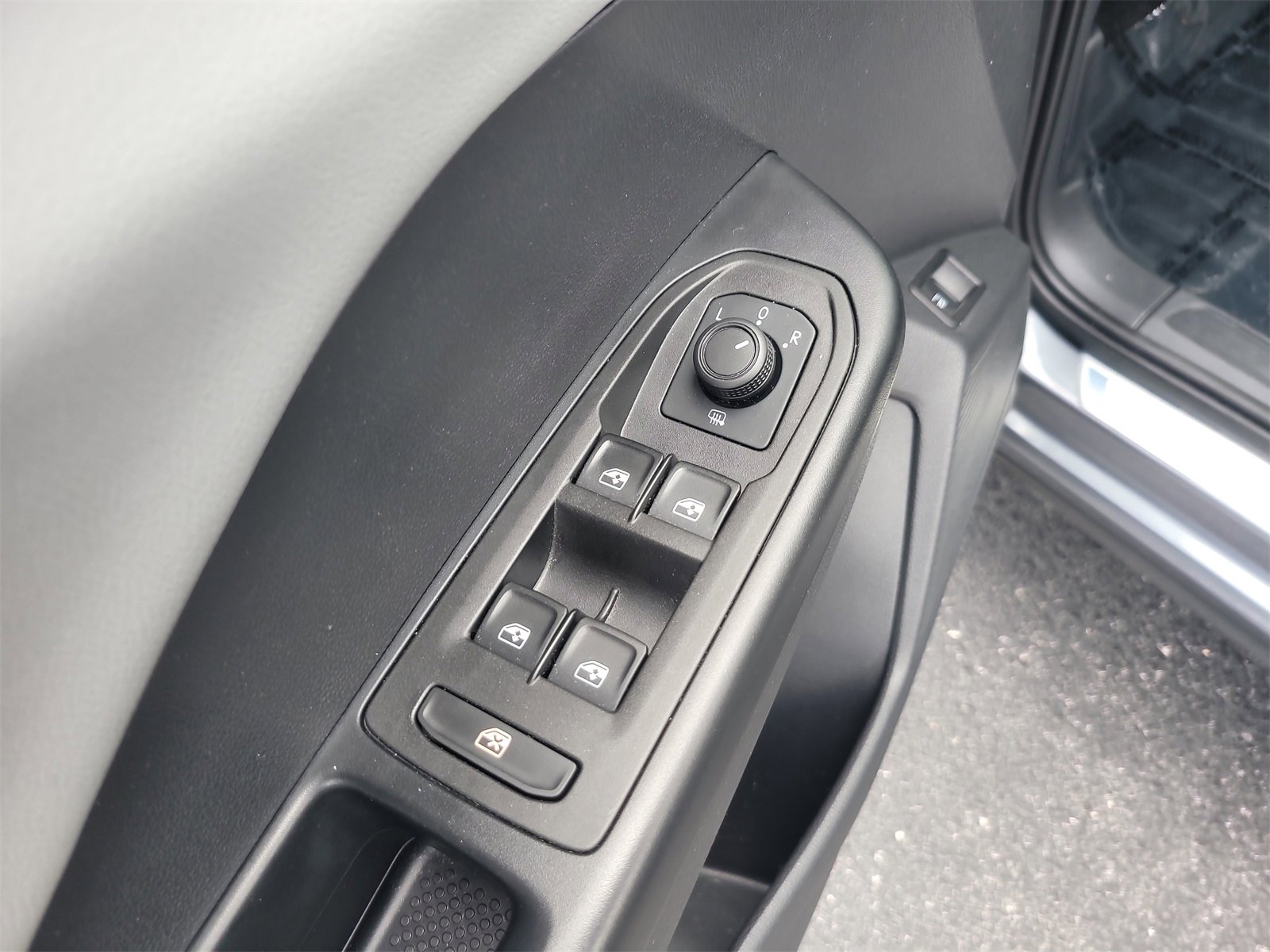 Used 2022 Volkswagen Taos SE image 16