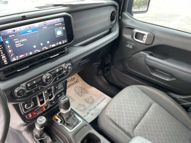 Used 2024 Jeep Gladiator Mojave w/ Technology Group AWD/4WD image 13