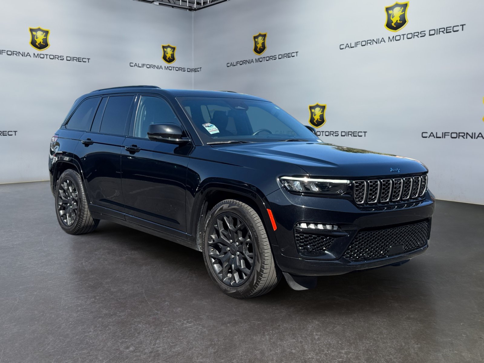 Used 2023 Jeep Grand Cherokee Summit AWD/4WD image 7