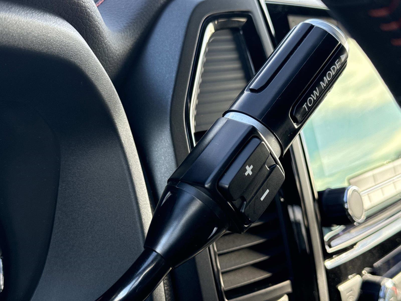 Used 2024 Nissan Titan PRO-4X w/ Pro-4x Utility Package image 11