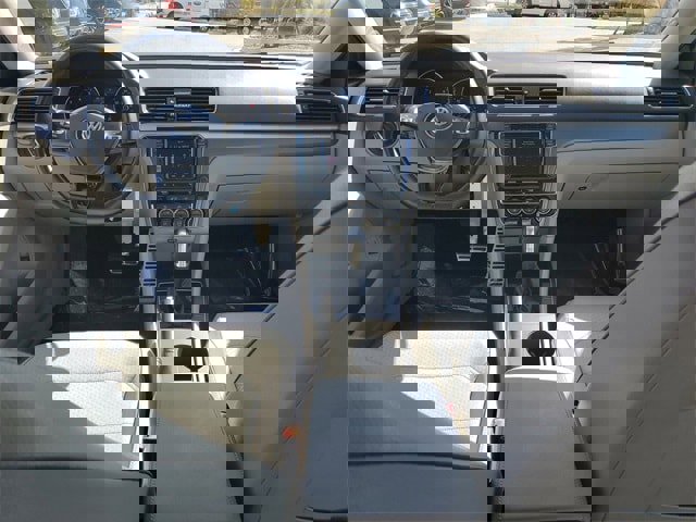 Used 2018 Volkswagen Passat 2.0T R-Line image 12