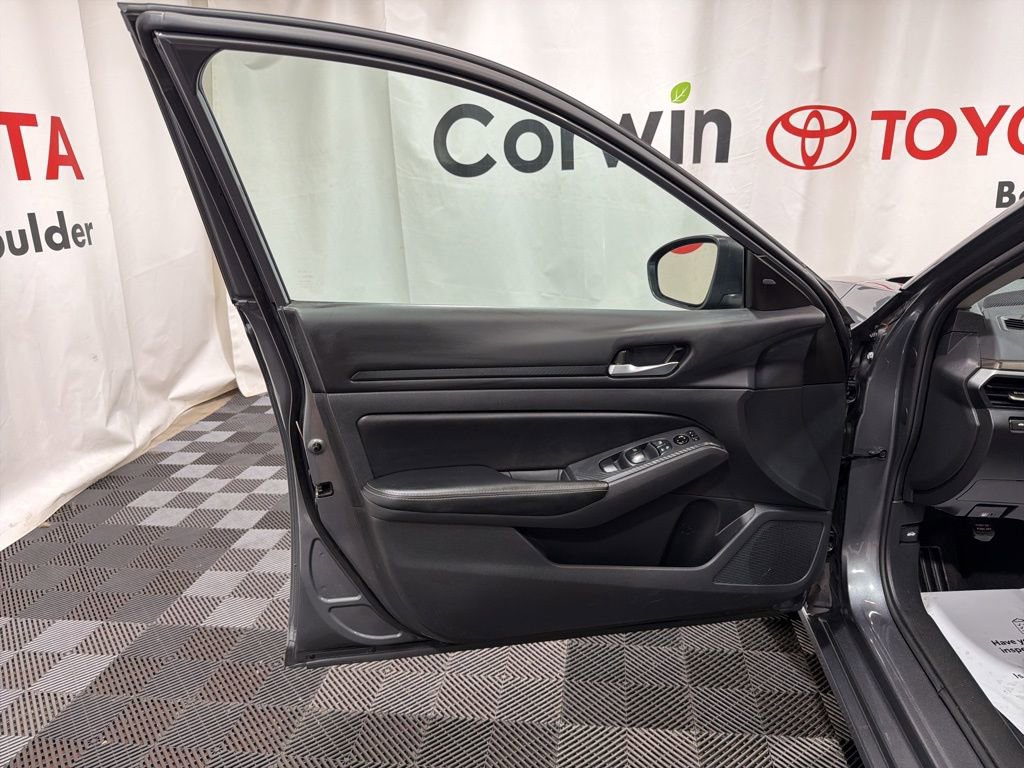 Used 2024 Nissan Altima 2.5 SV image 21