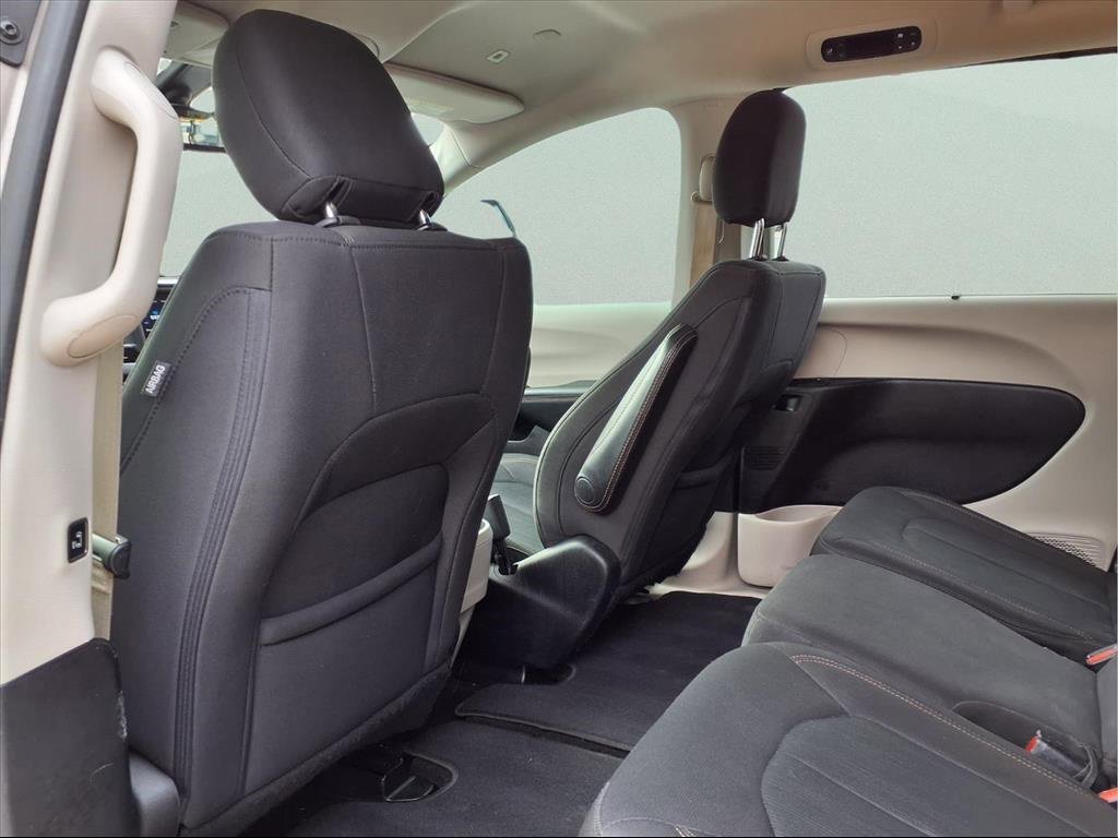 Used 2018 Chrysler Pacifica Touring Plus w/ Tire & Wheel Group image 13