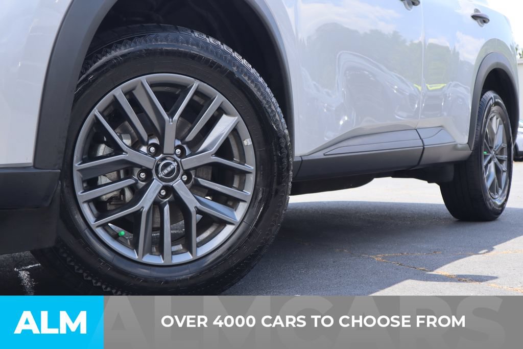 Used 2024 Nissan Rogue S FWD image 2