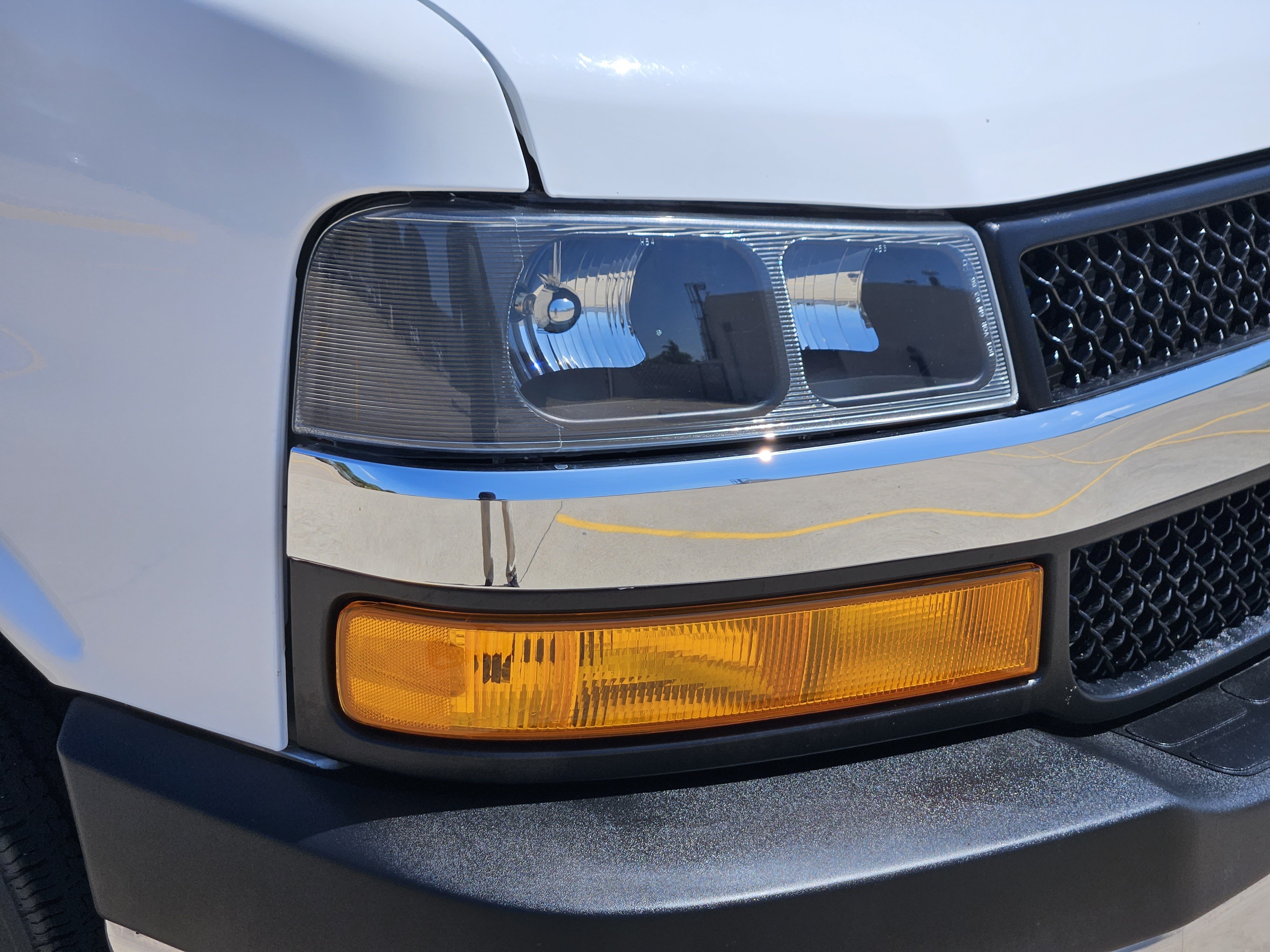 Used 2024 Chevrolet Express 2500 w/ Driver Convenience Package RWD image 6