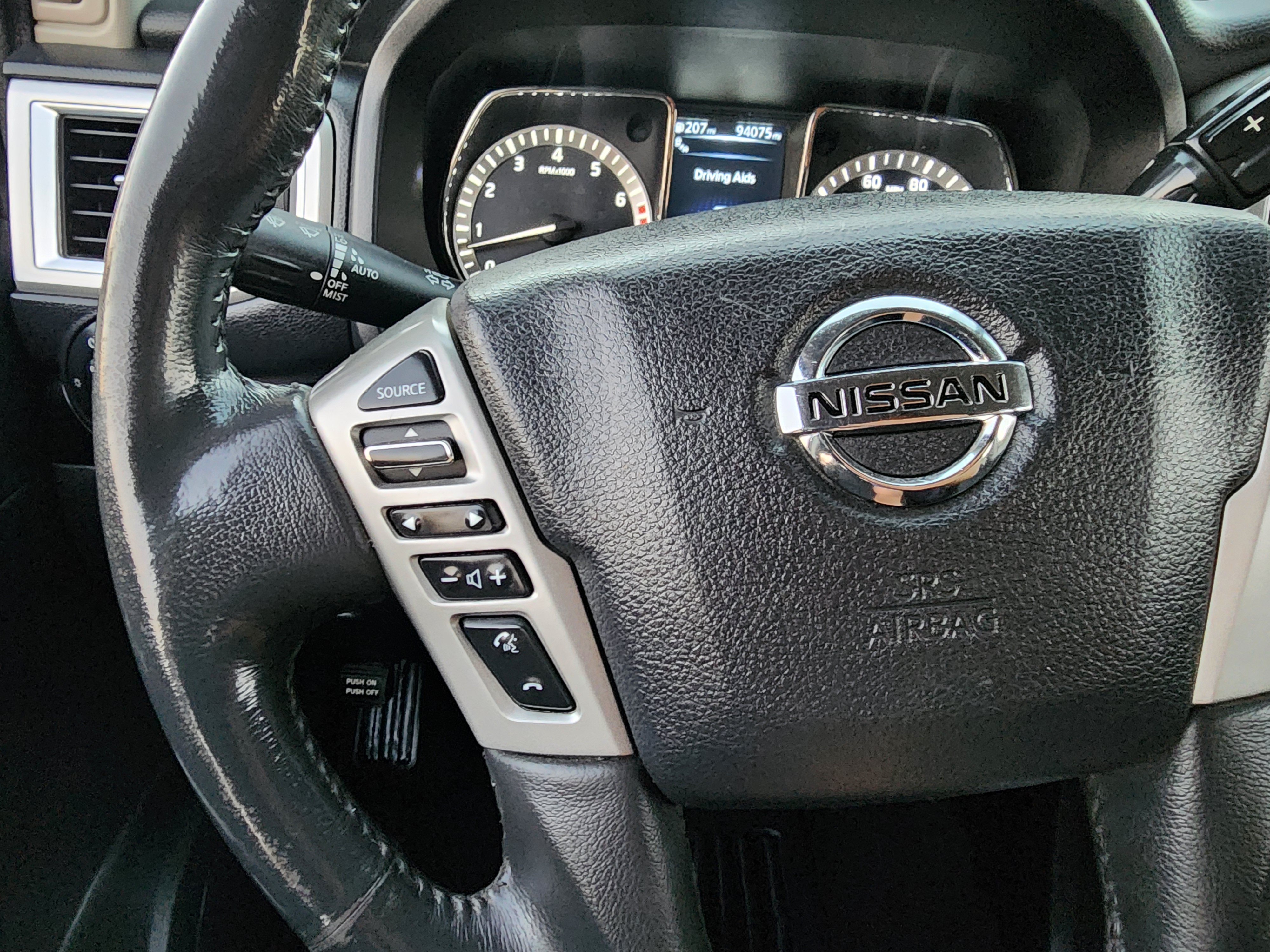 Used 2018 Nissan Titan SV w/ SV Convenience Package AWD/4WD image 32