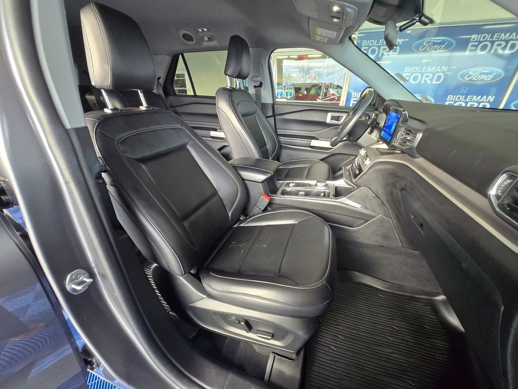 Used 2022 Ford Explorer XLT w/ Equipment Group 202A image 27
