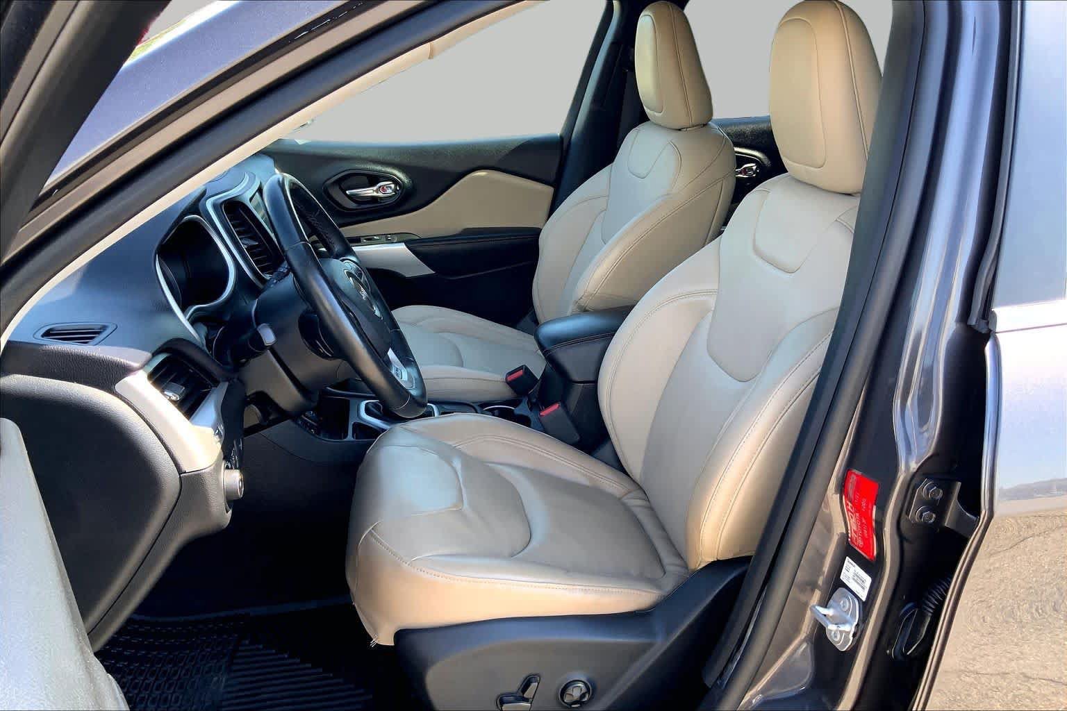 Used 2018 Jeep Cherokee Limited FWD image 6