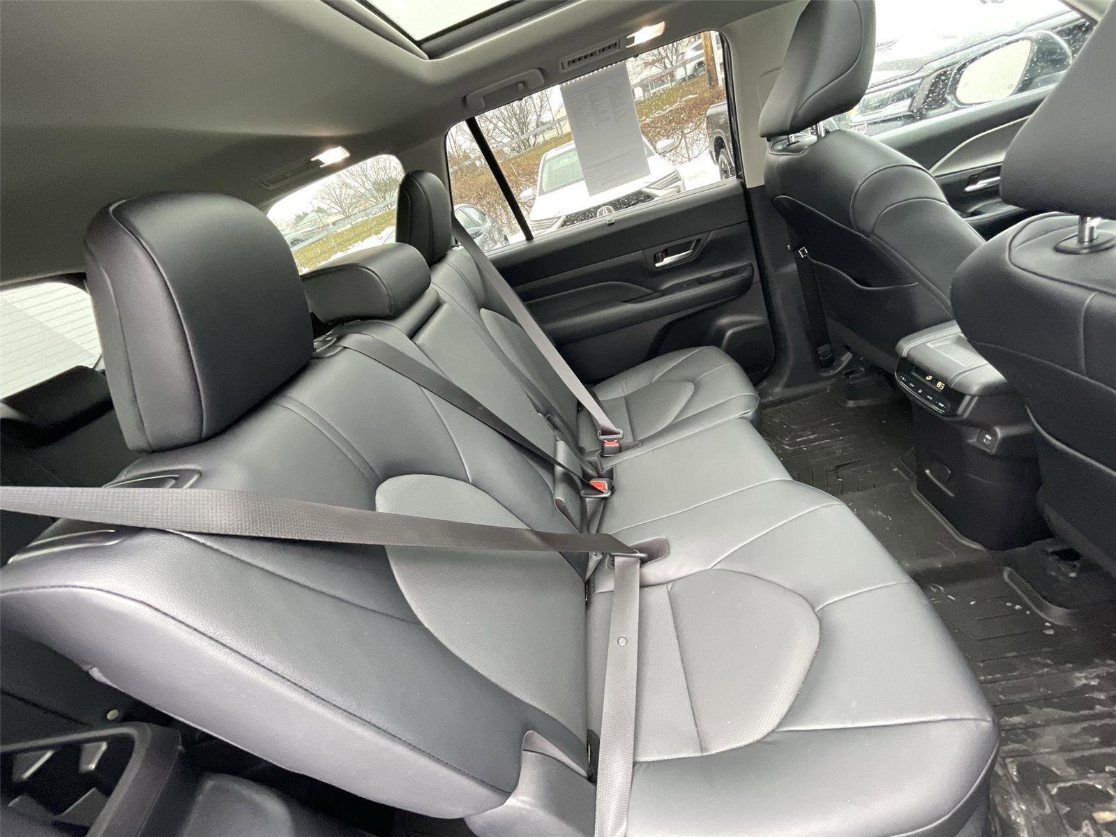 Used 2025 Toyota Grand Highlander AWD image 23