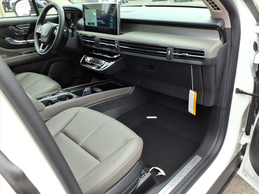 New 2026 Lincoln Corsair Premiere w/ Rear Removable Package Tray image 9