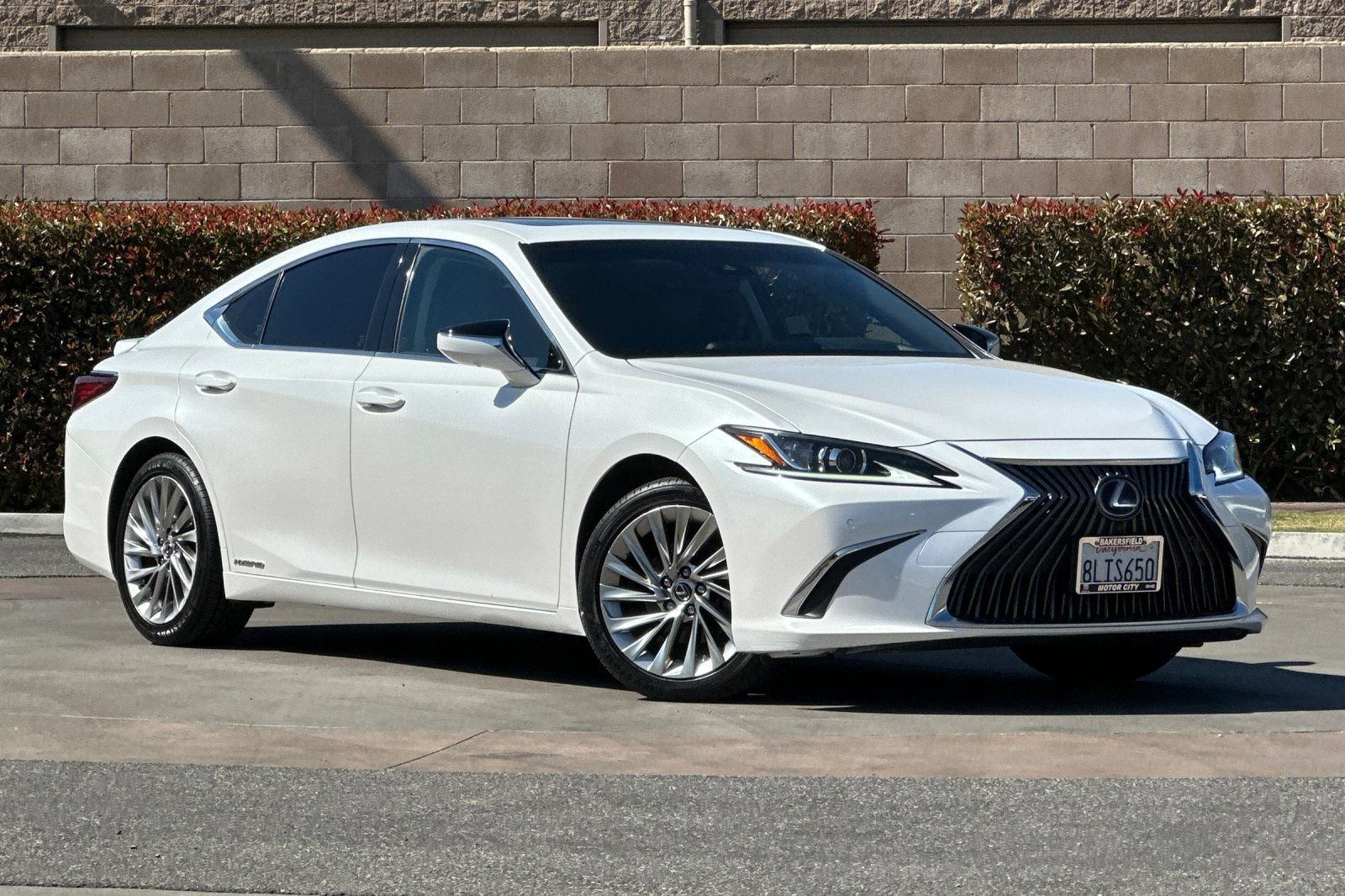 Used 2019 Lexus ES 300h w/ Accessory Package 2 FWD image 2