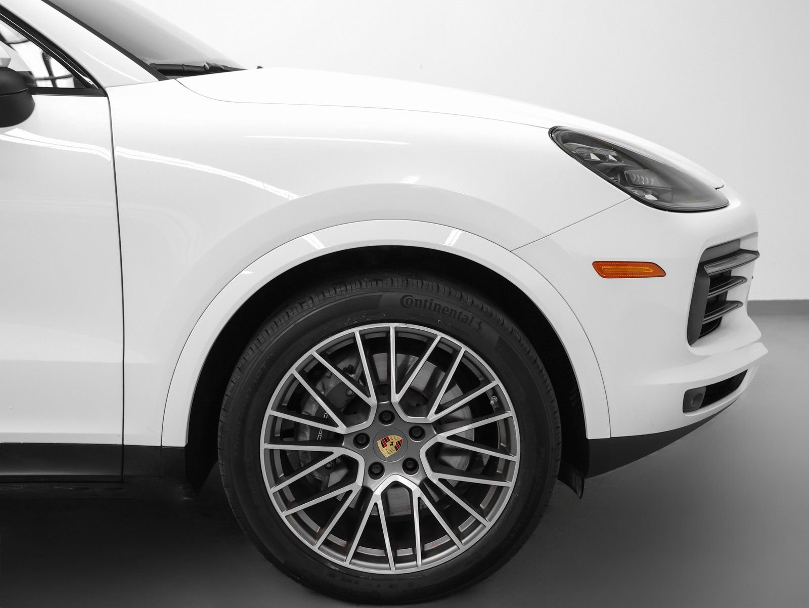 Used 2022 Porsche Cayenne Platinum Edition image 14