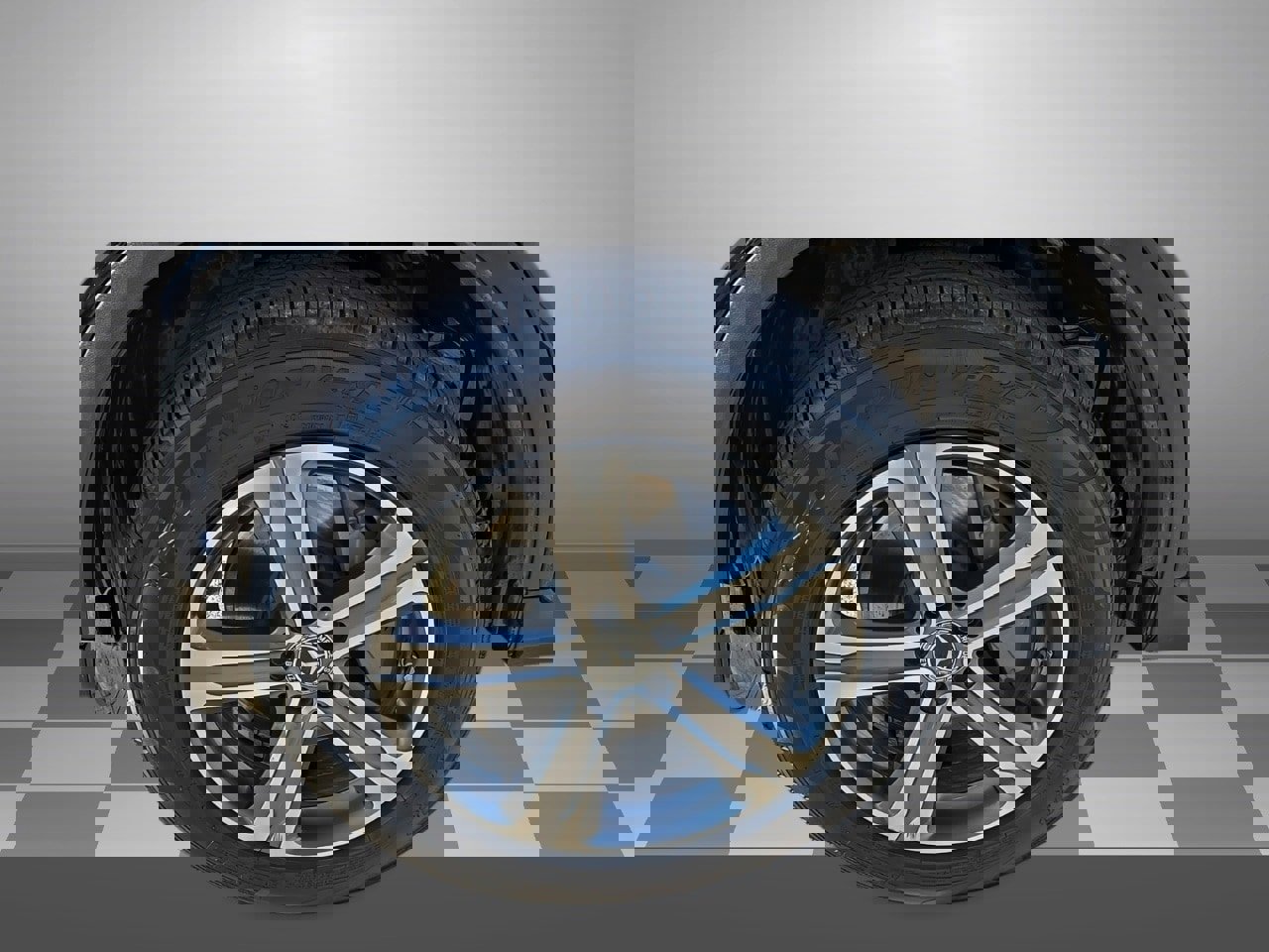 Used 2018 Mercedes-Benz GLC 300 4MATIC image 4