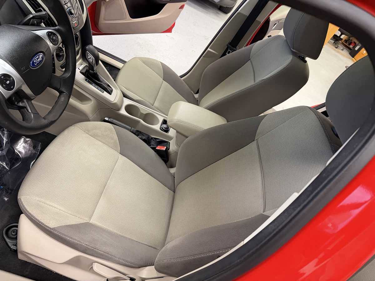 Used 2012 Ford Focus SE image 17