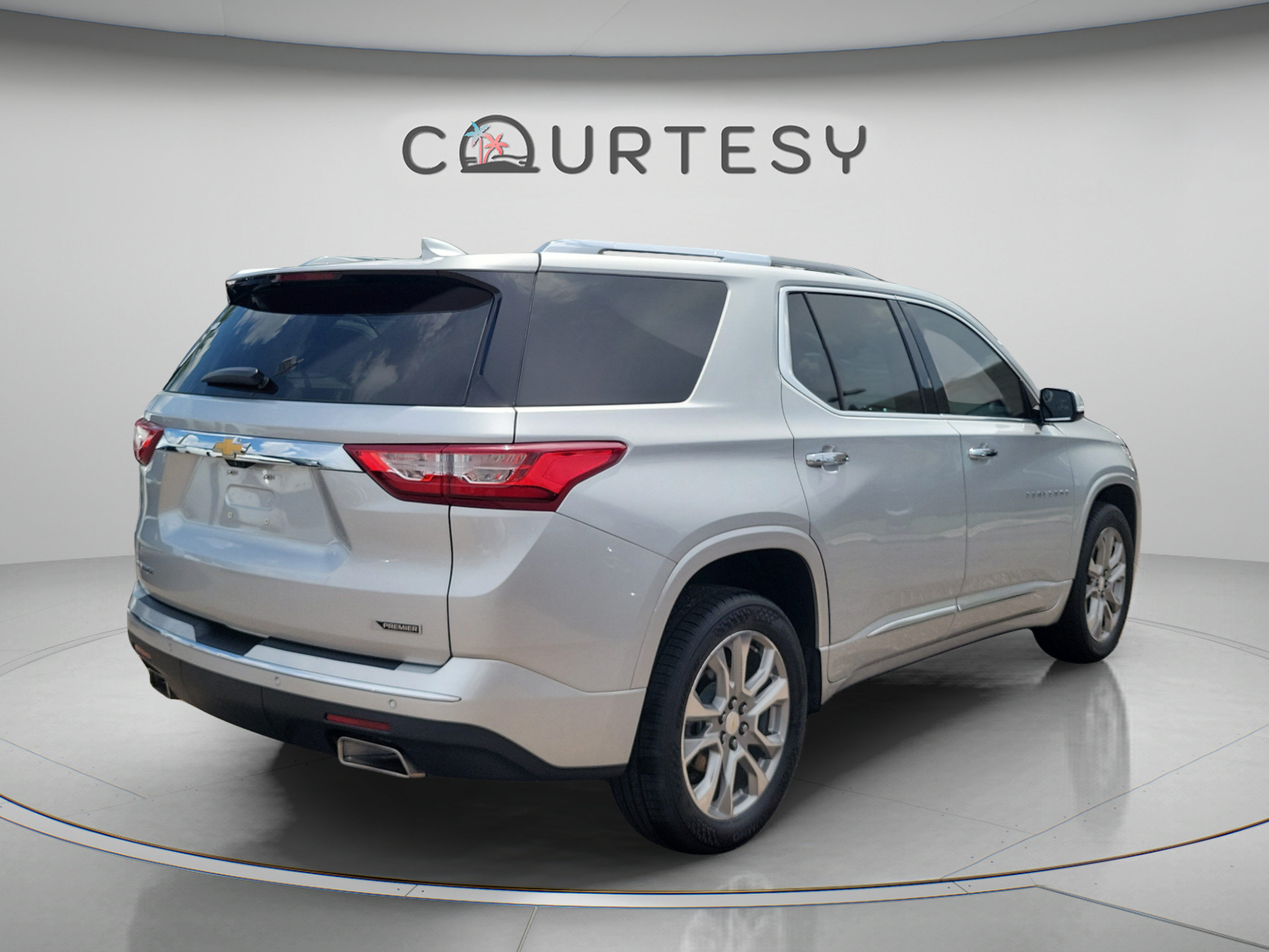 Used 2018 Chevrolet Traverse Premier w/ Driver Confidence II Package FWD image 4