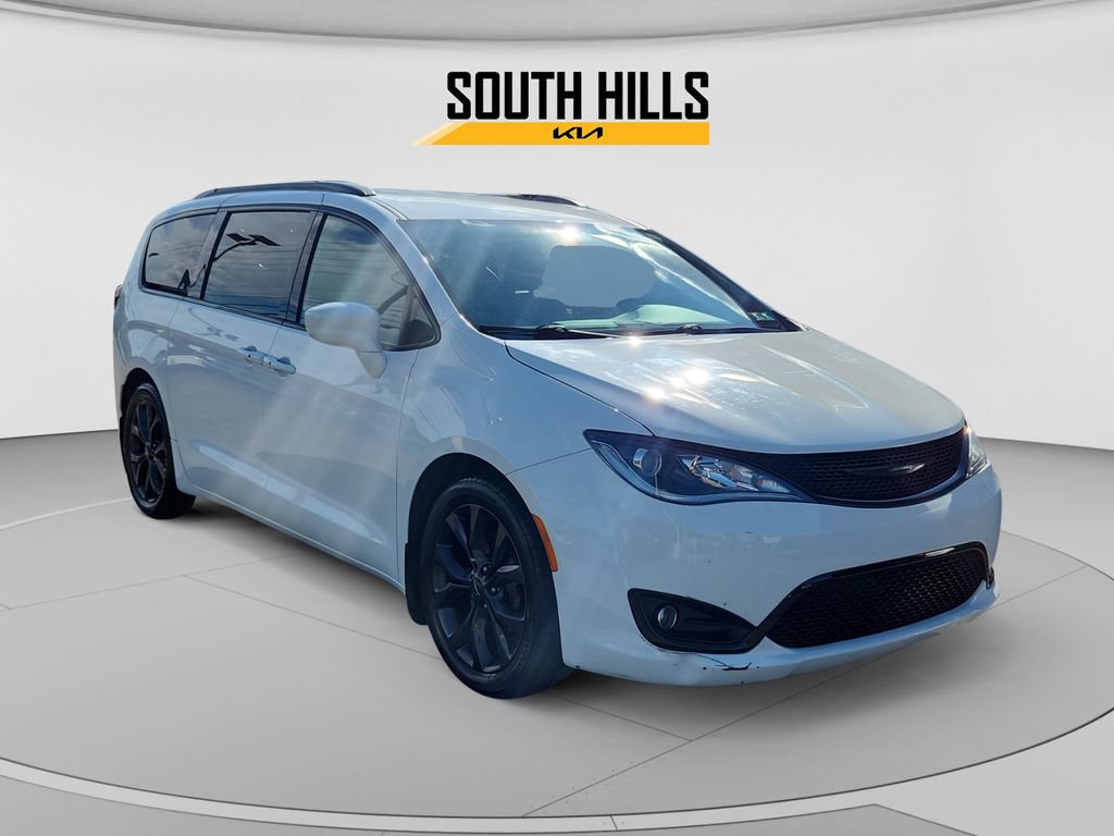 Used 2019 Chrysler Pacifica Touring-L Plus w/ S Appearance Package FWD image 7