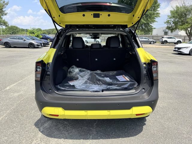 New 2026 Nissan Kicks SR w/ Interior Electronics Package FWD image 12
