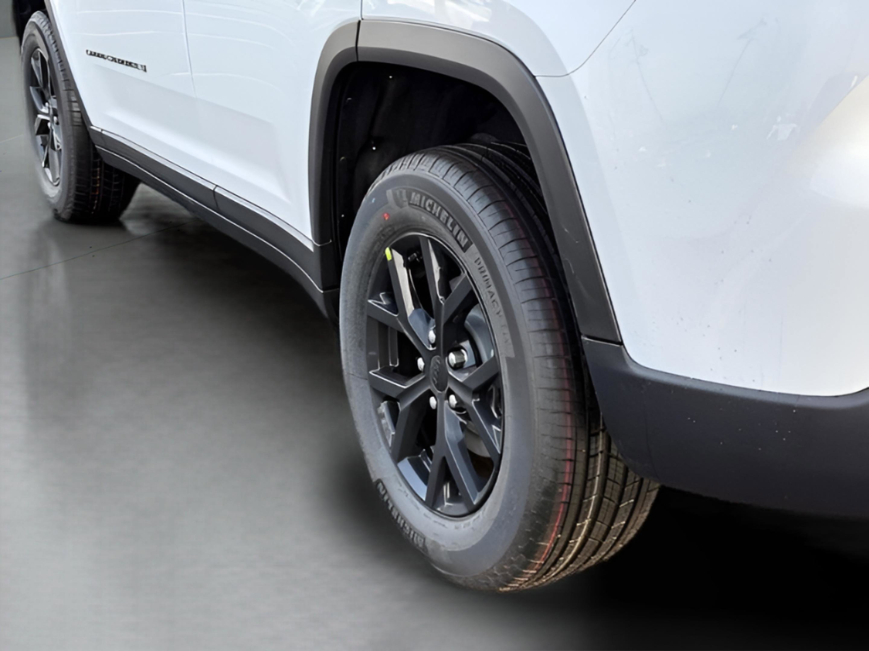 New 2026 Jeep Grand Cherokee Altitude AWD/4WD image 32