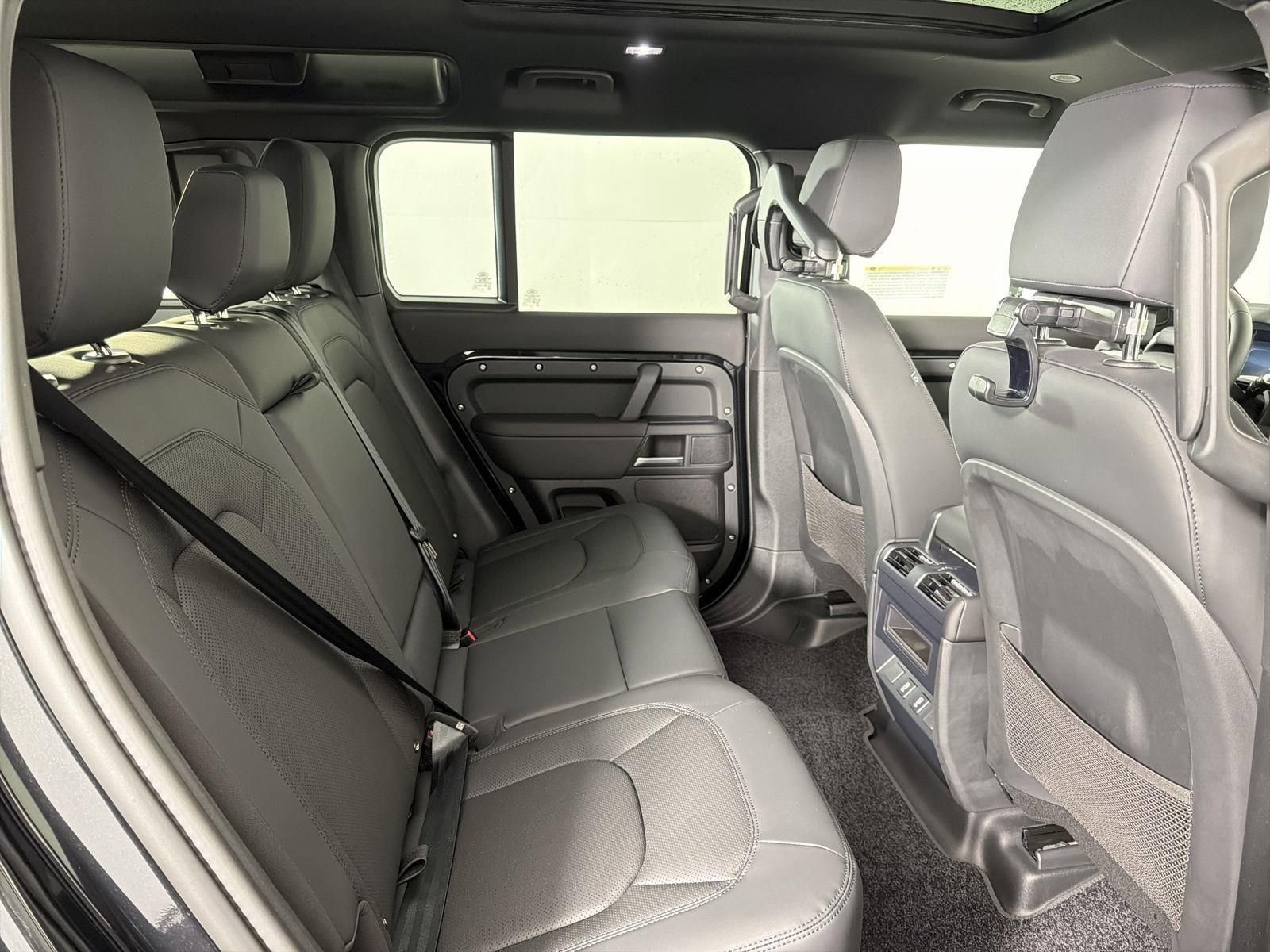 New 2026 Land Rover Defender 110 X-Dynamic SE image 30