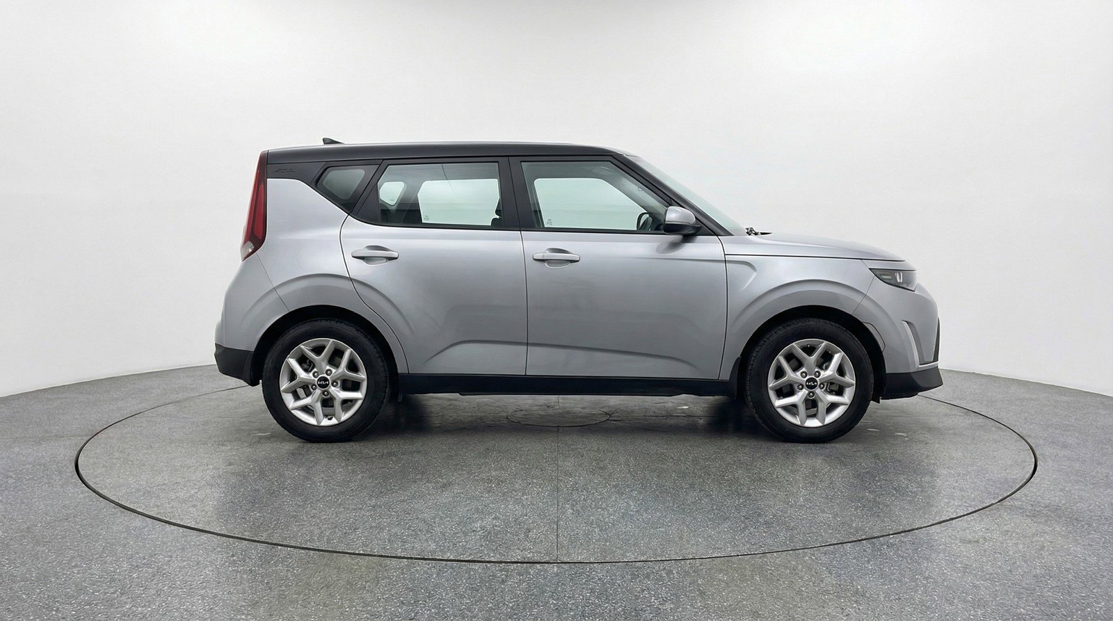 Used 2025 Kia Soul LX w/ LX Technology Package image 9
