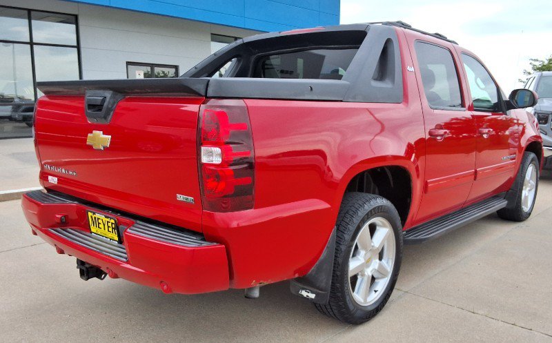 Used 2011 Chevrolet Avalanche LS w/ Convenience Package AWD/4WD image 8
