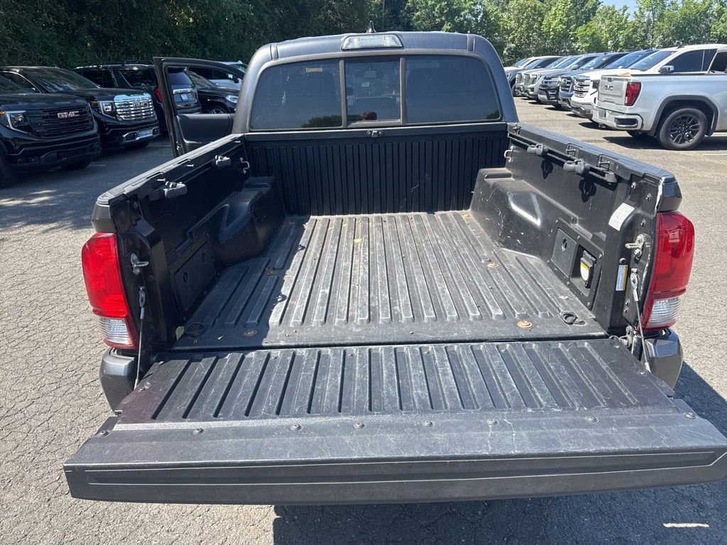 Used 2016 Toyota Tacoma TRD Sport w/ Towing Package AWD/4WD image 15