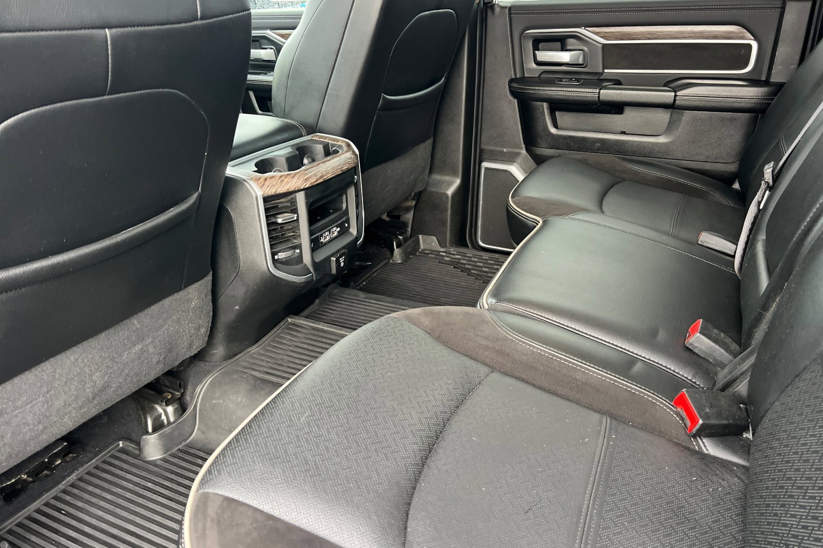 Used 2020 RAM 3500 Laramie image 13