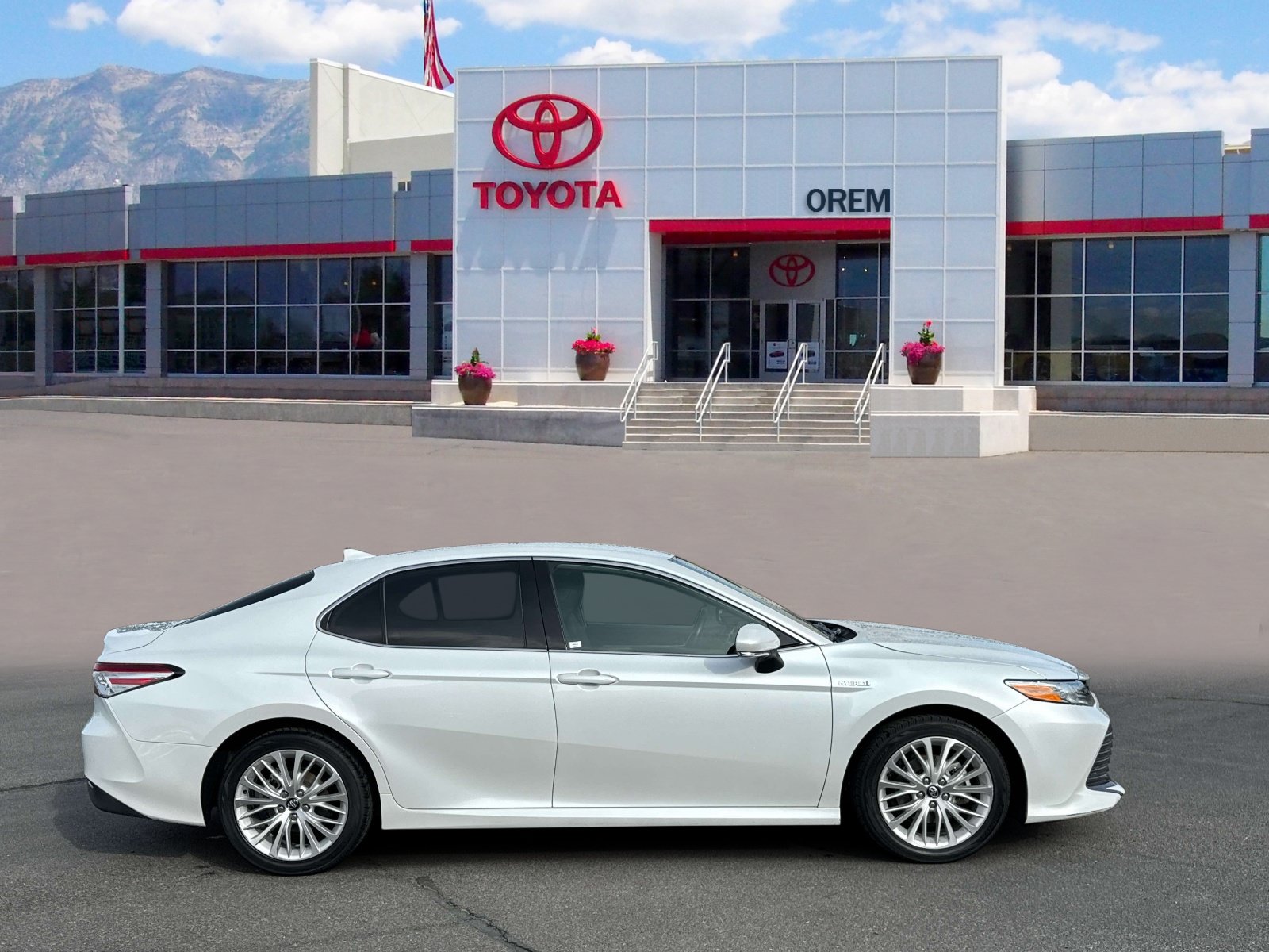 Used 2020 Toyota Camry XLE w/ Carpet Mat Package FWD image 3