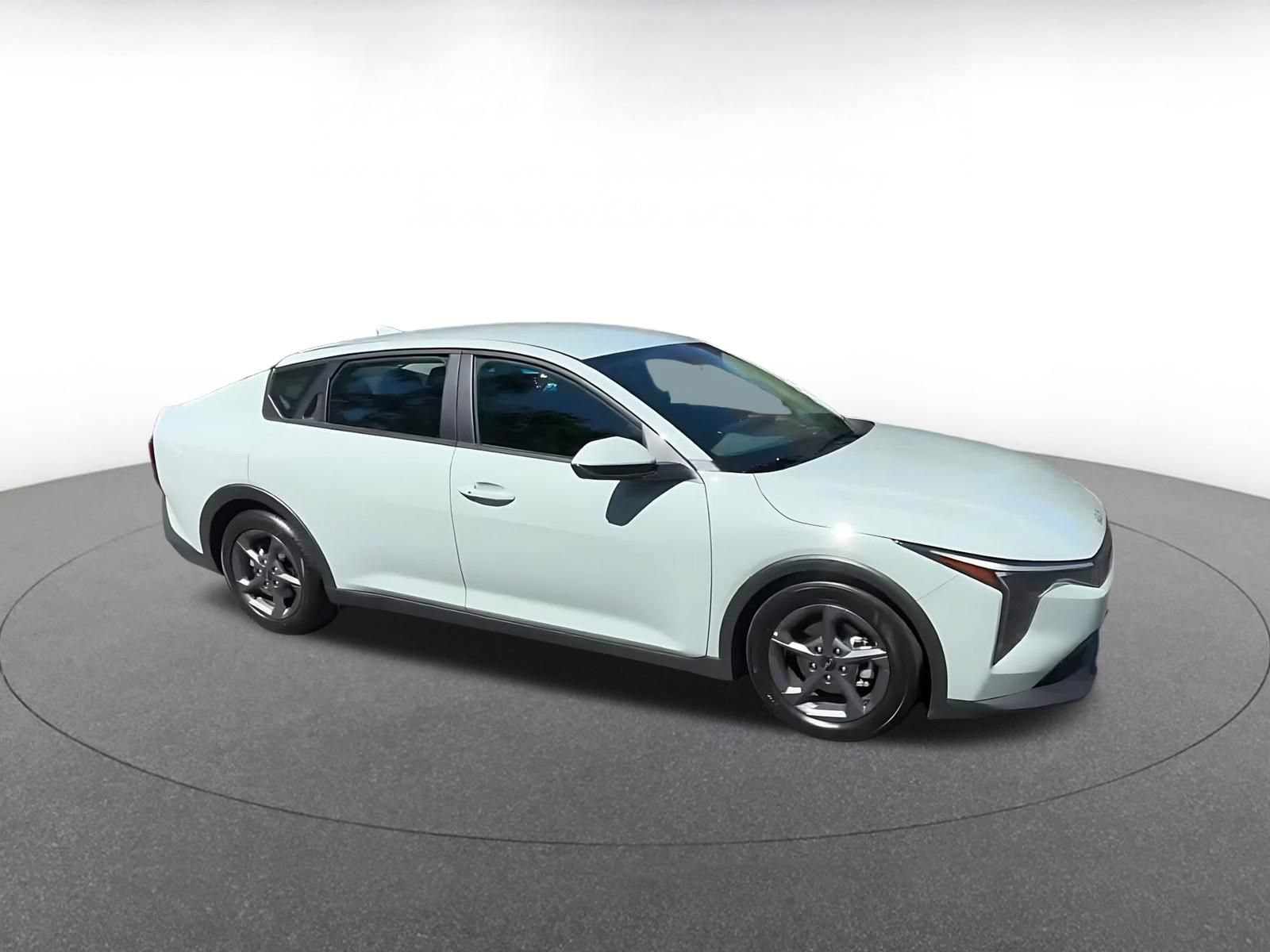 Used 2025 Kia K4 FWD image 2
