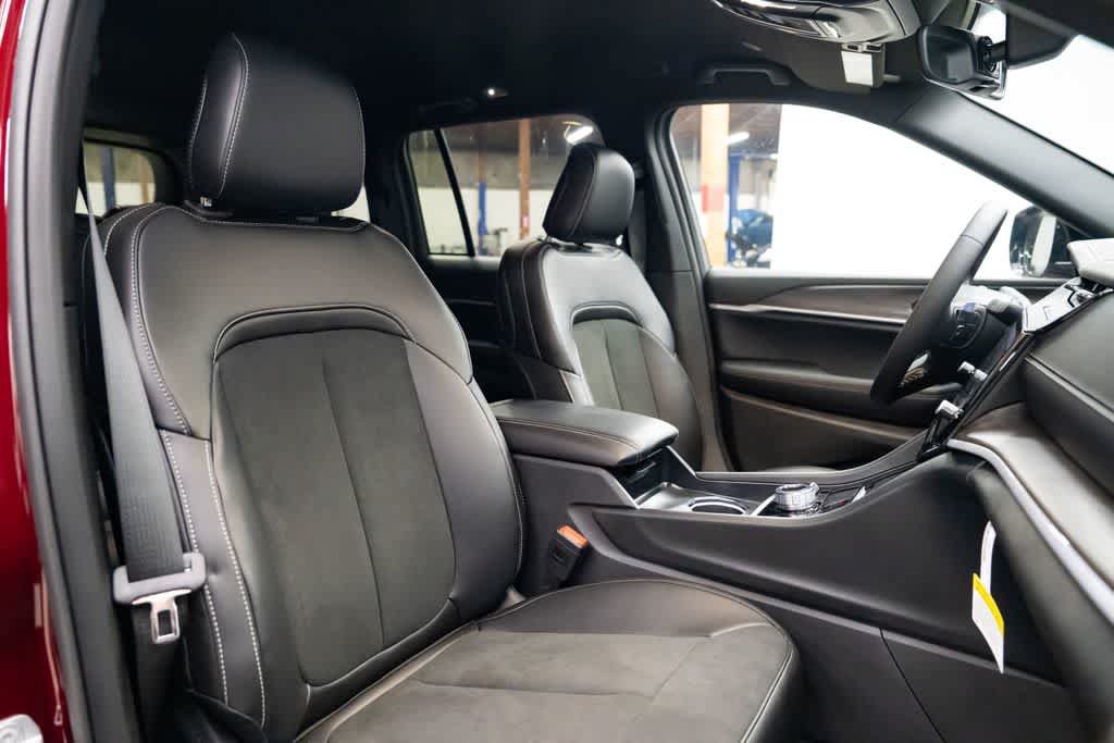 New 2026 Jeep Grand Cherokee Altitude AWD/4WD image 28