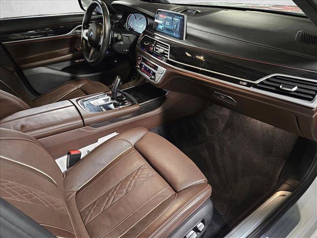 Used 2018 BMW M760i xDrive AWD/4WD image 19