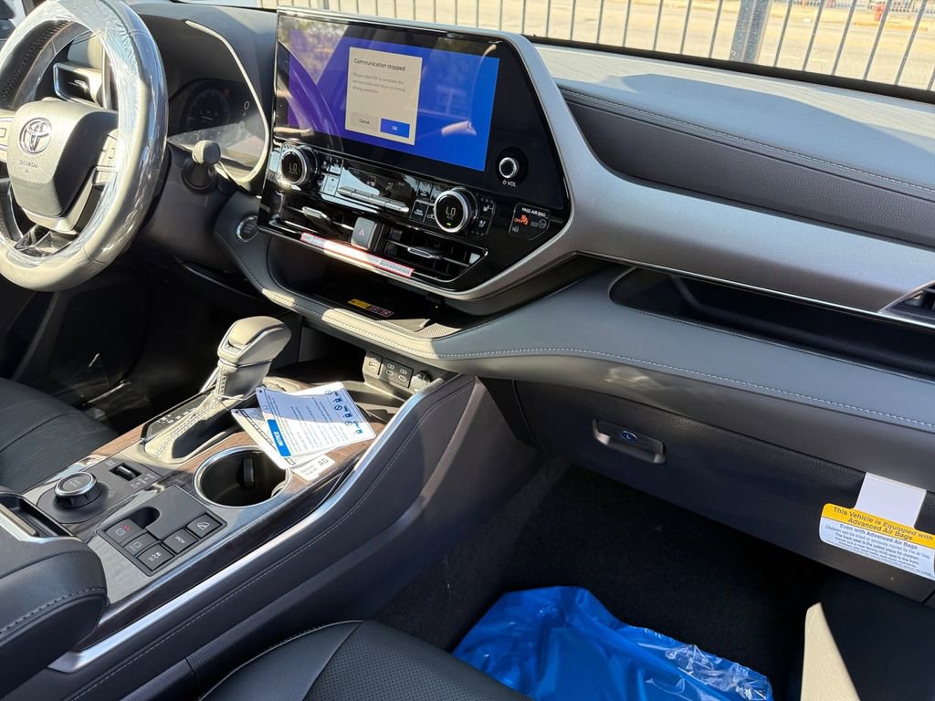 New 2025 Toyota Highlander Limited image 21