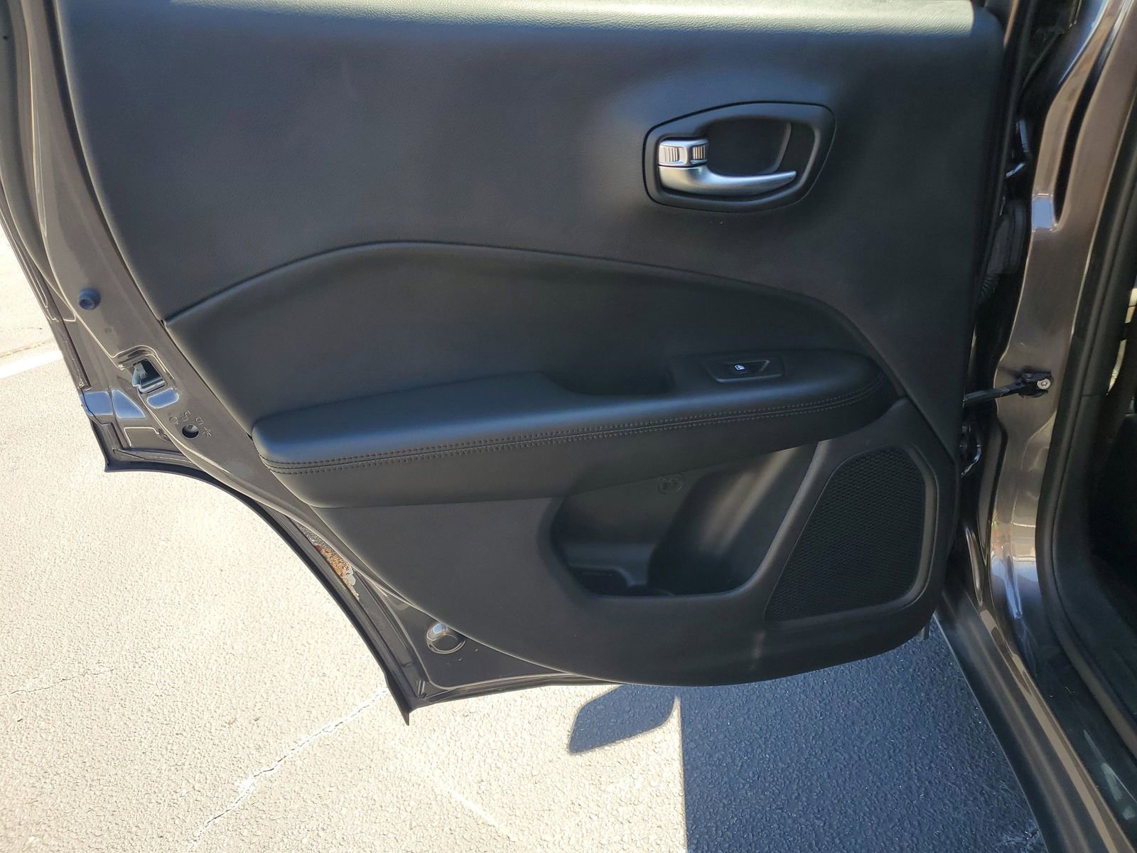 Used 2020 Jeep Compass Latitude AWD/4WD image 23