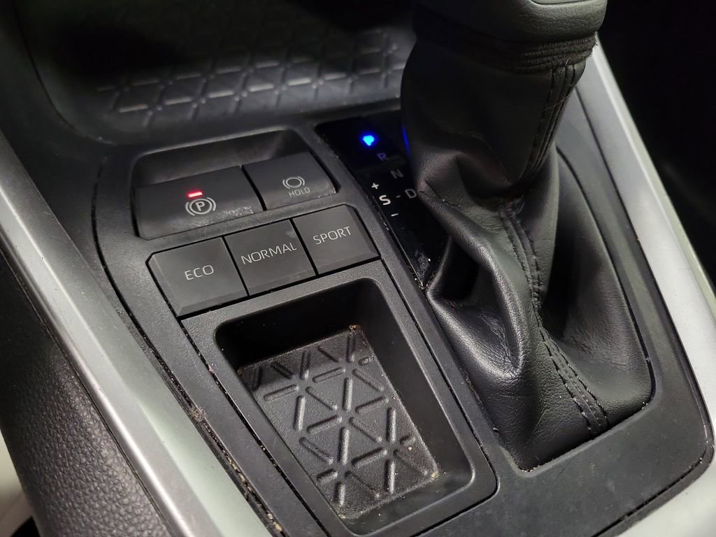 Used 2019 Toyota RAV4 LE w/ Carpet Mat Package image 15