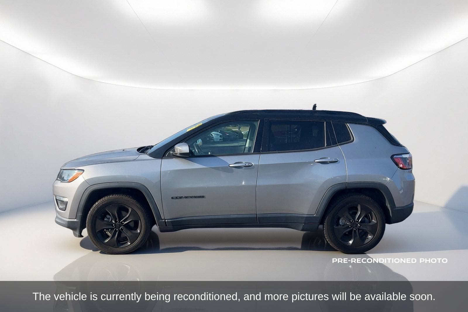 Used 2019 Jeep Compass Latitude FWD image 9