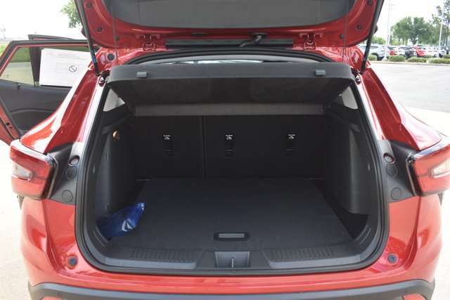 New 2026 Chevrolet Trax LT w/ Sunroof Package FWD image 17