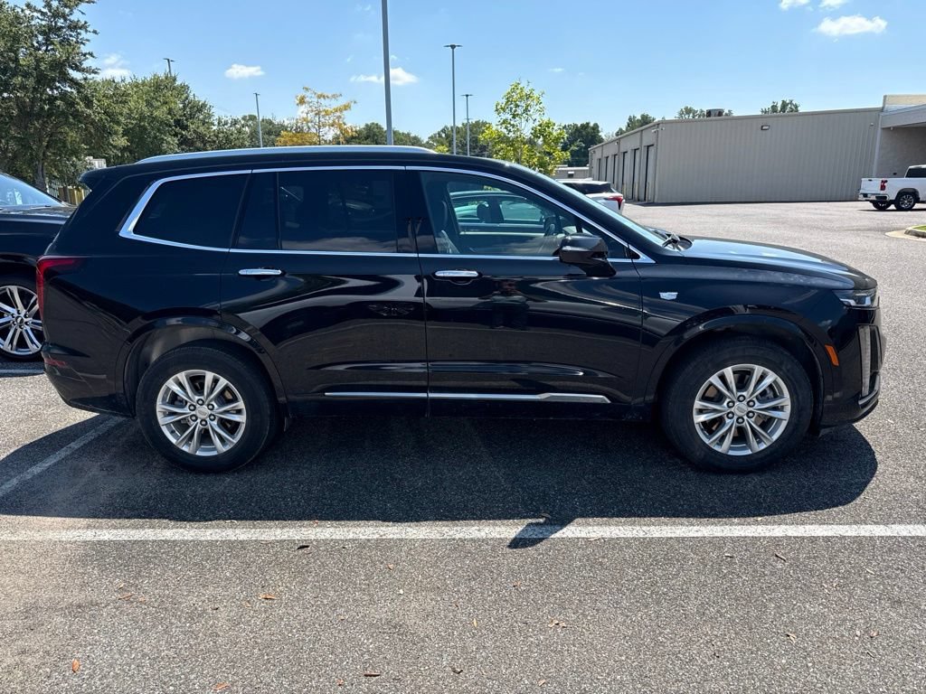 Used 2025 Cadillac XT6 Luxury AWD/4WD image 3