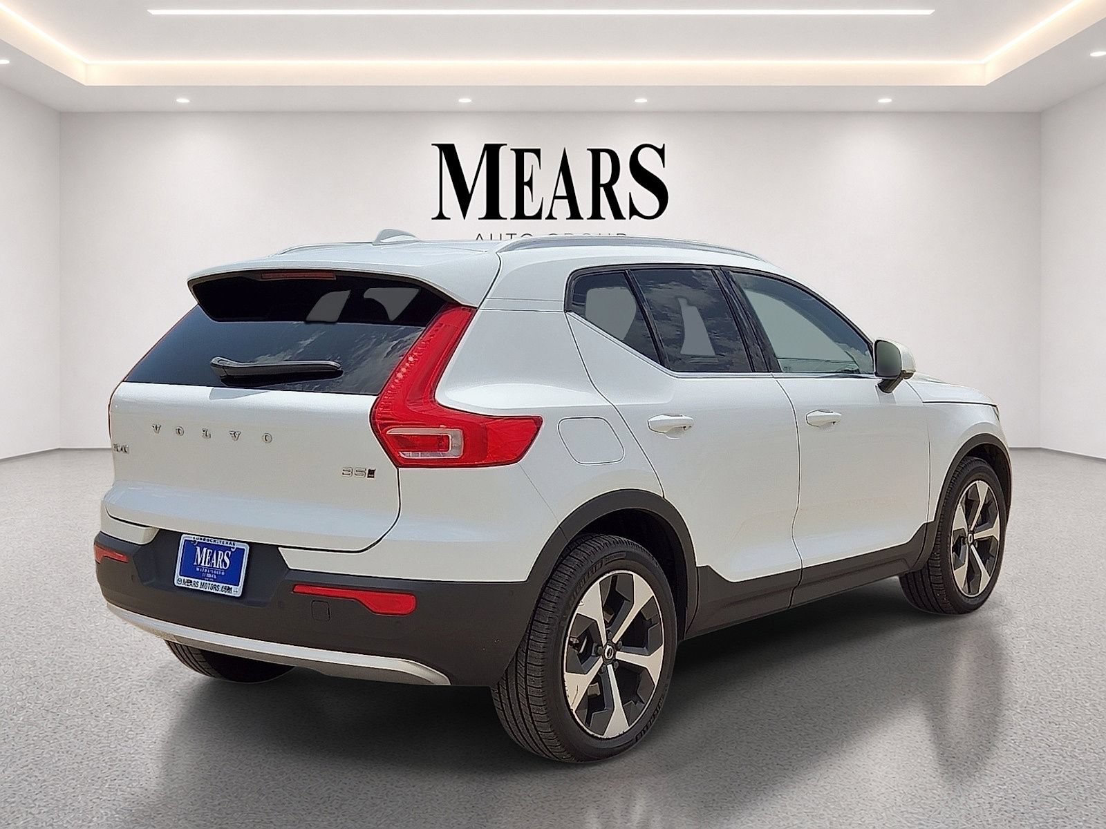 Used 2023 Volvo XC40 B5 Plus w/ Driver Assist Package AWD/4WD image 6