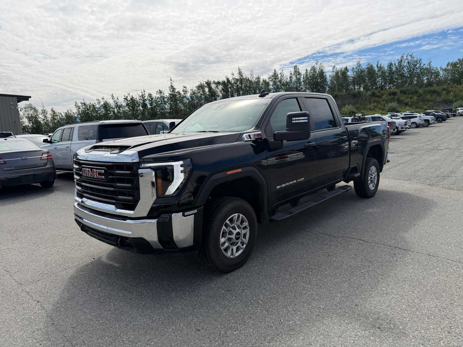 Used 2024 GMC Sierra 2500 Pro AWD/4WD image 2