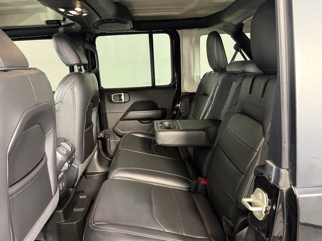 Used 2023 Jeep Wrangler Unlimited Sahara AWD/4WD image 18